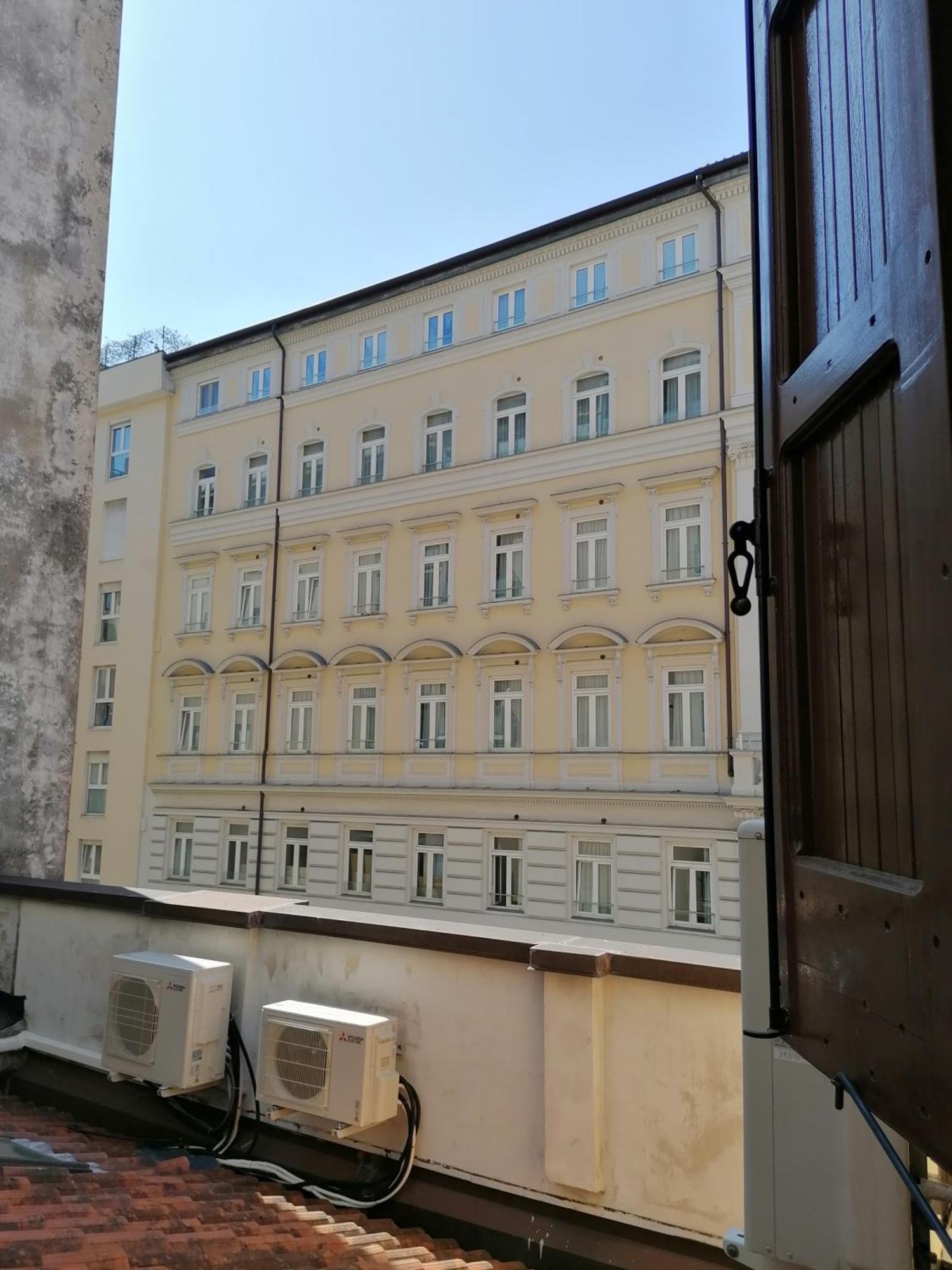 Tana Bianca Apartment Trieste Ngoại thất bức ảnh